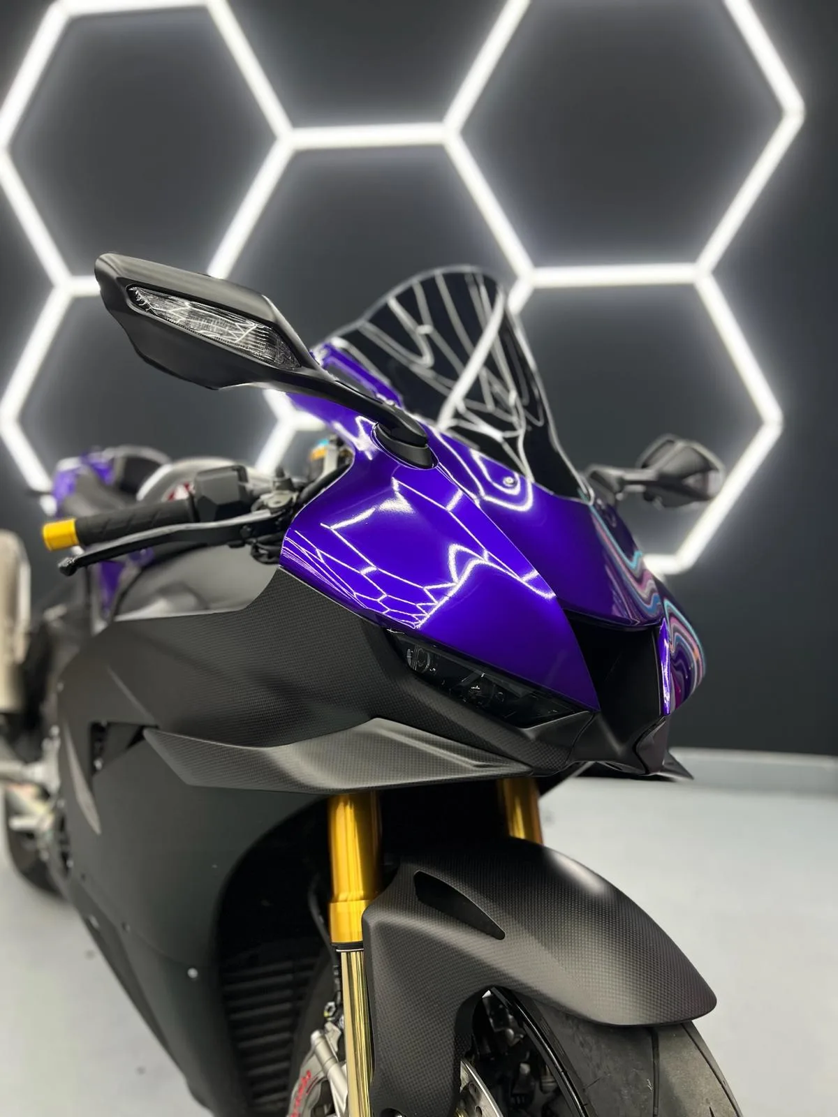 Yamaha R6 Motorrad Violett
